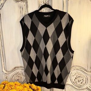 Paul Stuart Men's V-Neck Argyle Sweater Vest - Black and Gray Since 1958